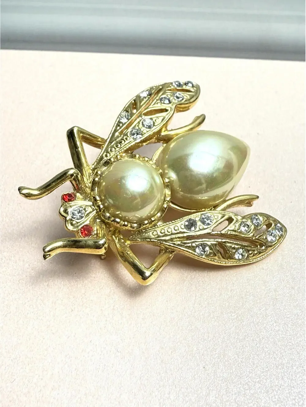 Vintage Roman Signed Goldtone Faux Pearl Bumble Bee Bug Brooch Pin Rhinestone